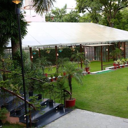 Inderlok Hotel Dehradun Bagian luar foto