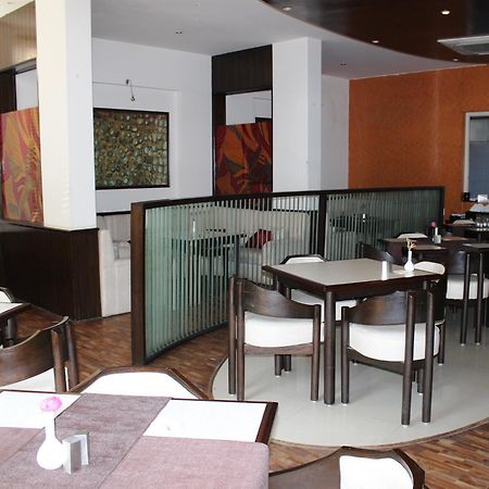 Inderlok Hotel Dehradun Bagian luar foto