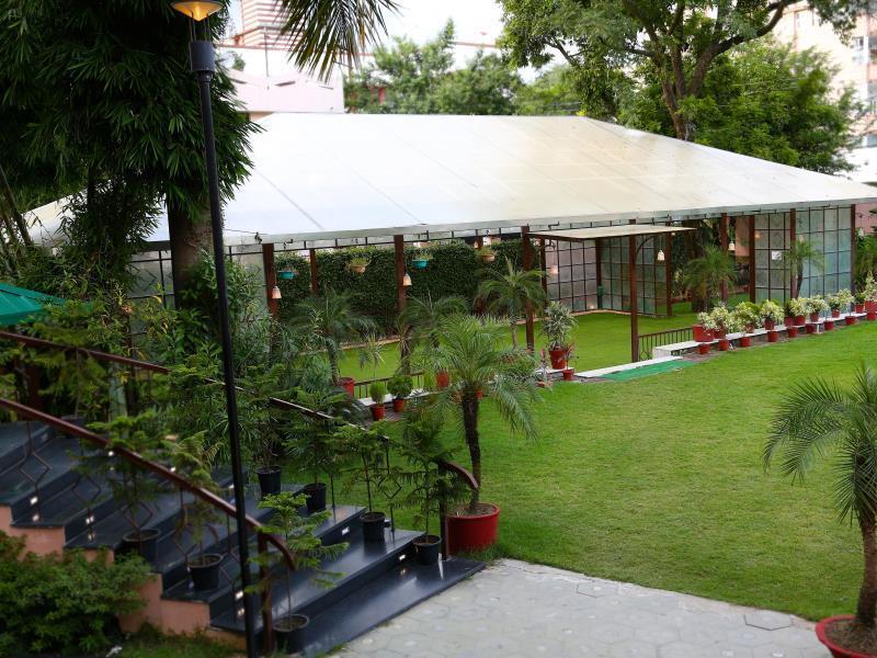 Inderlok Hotel Dehradun Bagian luar foto