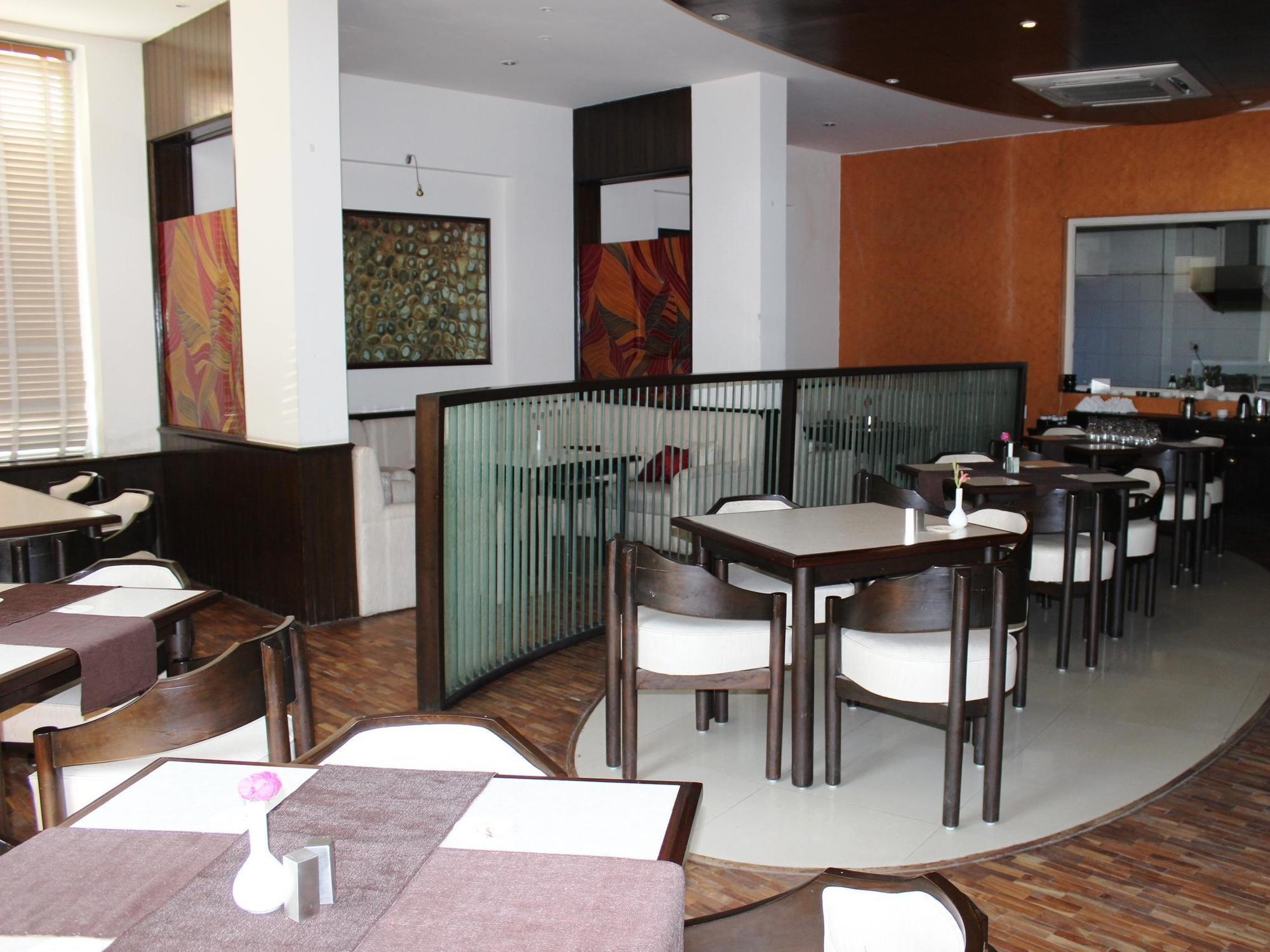 Inderlok Hotel Dehradun Bagian luar foto